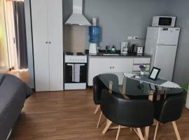 Lugones, hotel in Ezeiza
