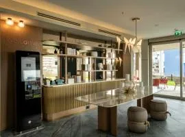 Visionair Suites & SPA-Room Only e Honesty Bar