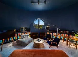 Zorba&Bond Boutique Hotel