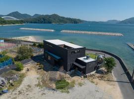 Incense Beachfront Villa, Hotel in Imabari