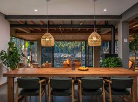 Rice View Lodge, hôtel à Liping