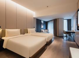 Atour Hotel Qingdao May 4th Square Municipal Government, hotel in Qingdao