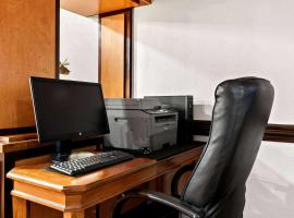 Days Inn & Suites by Wyndham Warren, hotel in Warren