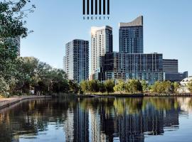 Lakeside Luxe, Free parking, AIS, Spa, Gym, Sauna and Pool, ξενοδοχείο σε Belconnen