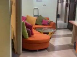 شقة إناث بالقرب من الحرم, hotel em Al Khansāk