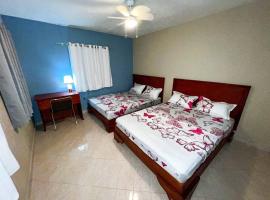 Hébergement Confortable avec Jardin Restaurant et Services 24h24, hotel di Nicolas