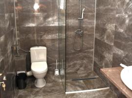 Casă la cantonament, hotel in Craiova