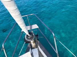 Entire boat 3 cabins in Birgu vittoriosa, hôtel à Il-Birgu