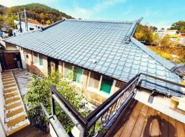 Stay here - entire house, Hotel in Gongju
