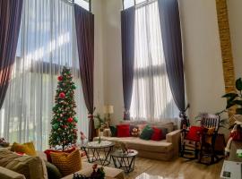 Adora's Place - Sleeps 16, Hotel in Coron