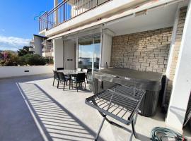 Astramaris Apartments, hotel v destinaci Okrug Donji