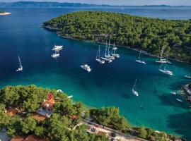 Pet Friendly Home In Milna, hôtel à Milna