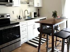 Modern Studio in MarysVille A Forest Haven, hotel in Marysville