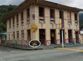 HOSTAL CASA VICTORIA PIJAO