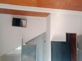 A Apartaestudio central amoblado con cocina y baño, ξενοδοχείο σε Chiquinquirá