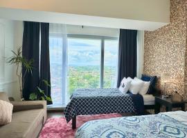 1-BR Suite with 2 Beds & Mountain Views in Aeon Towers beside Abreeza Mall 100MBPS WIFI, Hotel in Davao City