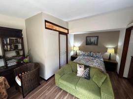 Blue Mountains Ferncreek studio retreat pet friendly, hôtel à Hazelbrook