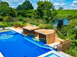 Paraíso familiar en el corazón del eje cafetero, hotel in La Tebaida