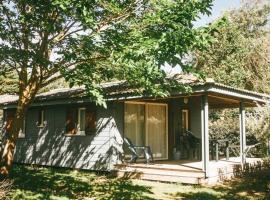 Chalet 2 étoiles - Piscine - eebbhi、サン・ドニ・ドレロンのホテル