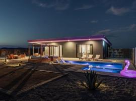 Saltwater Pool, Pickleball, Bocce Ball, Glamping, EVcharge, ξενοδοχείο σε Joshua Tree