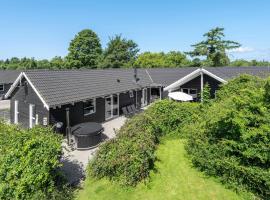 Lovely Home In Tisvildeleje With Sauna, Hotel in Holløselund