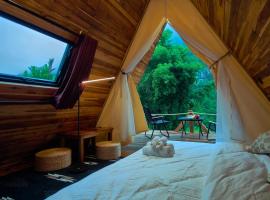 Mimosa Backpackers Hostel, hotel sa Nongkhiaw