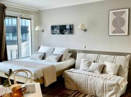 Paris Porte de Versailles Cosy Lodge 2 Appart hôtel parking wifi 4 pers, hotel in Issy-les-Moulineaux