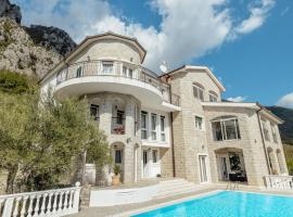 Awesome Home In Herceg Novi With Wifi, ξενοδοχείο στο Χέρτσεγκ Νόβι