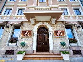 Hotel Antique - free private parking, Hotel in Plowdiw