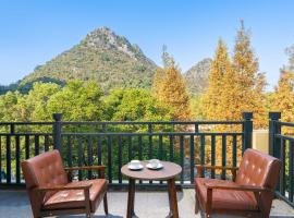 Guilin Camphor Country House Free pick-up service at train station for two nights, hotel en Guilin