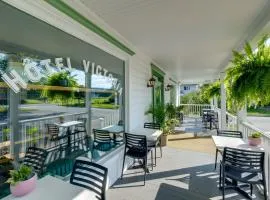 Chambre 303 de l'hôtel Victoria confortable et moderne