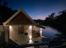 Dokchampa River View Villa, ξενοδοχείο σε Nongkhiaw