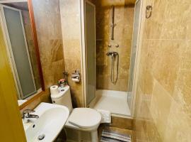 Downtown Apartments with shared kitchen、ジェールのホテル