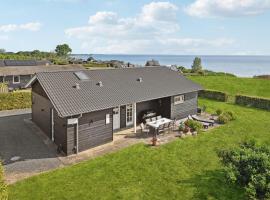 Nice Home In Hesselager With Kitchen, hôtel à Hesselager