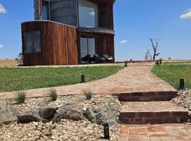 The Silos Accommodation, hotel in Wantabadgery