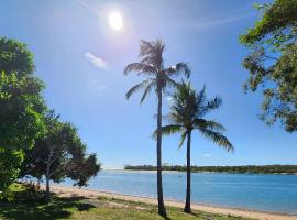 Boyne Island Motel and Villas, hotel v destinaci Boyne Island