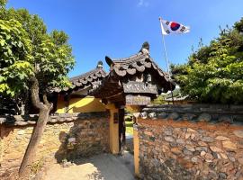 Sanencheong Namsayedamchon Yedam Hanok Stay, hotel in Sancheong
