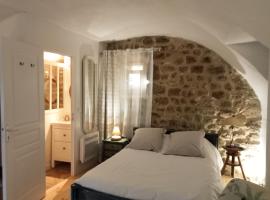 "La Voûte de Pierre" Gîte indépendant, ξενοδοχείο σε Saint-Cyr