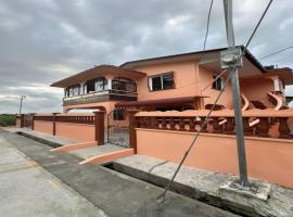 Shaundel's & Kevin's SeaView, hotel sa Skeldon