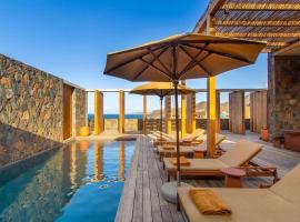 Villa, Vue Mer et Piscine Privée, hotel in Mindelo