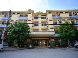 Hoa Sim Hotel LS - by BAY LUXURY