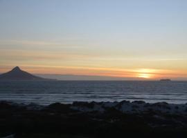 Dolphin Delight, hotel in Bloubergstrand