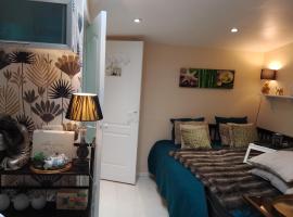 La Lilloise Villeneuve D'Ascq GD STADE Mauroy, hotel in Villeneuve d'Ascq