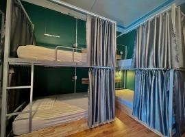 Nhi's House & Safari -Motorbike Rental-Tour, hotel in Ha Giang