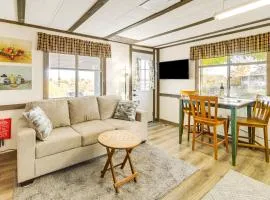 6 Mi to Old Town, Panoramic Views: Cottonwood Gem!