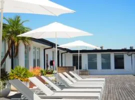 Barrys Beach Road Hotel