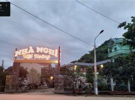 Việt Hoàng MC - by BAY LUXURY, hotel in Làng Môn