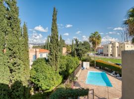 Diana 41 Beautiful Private Room in Apt, hôtel à Paphos