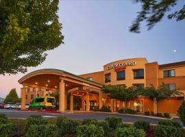 Courtyard Medford Airport, hotel in Medford