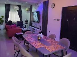 Legend's Court by Daisy's Inn, khách sạn ở Lekki